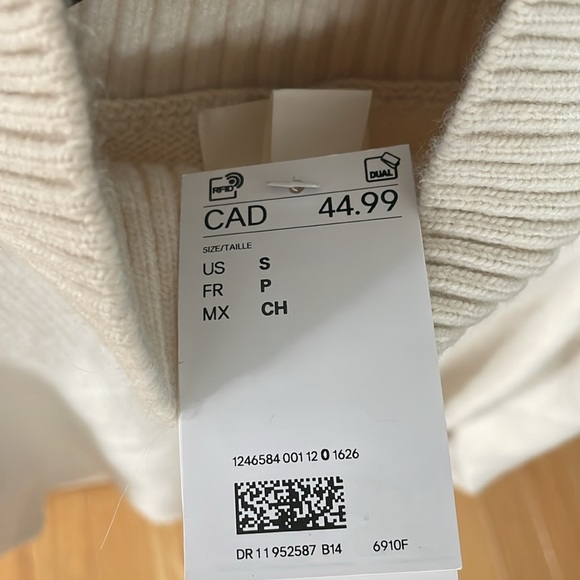 NEW H&M Cream Turtleneck Sweater - Picture 6 of 7